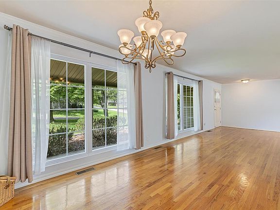 4th image of 1066 Orchard Lakes Dr