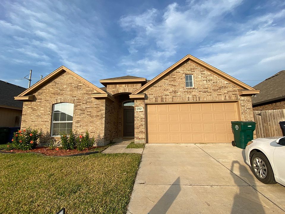 1st image of 2910 Cantabria St