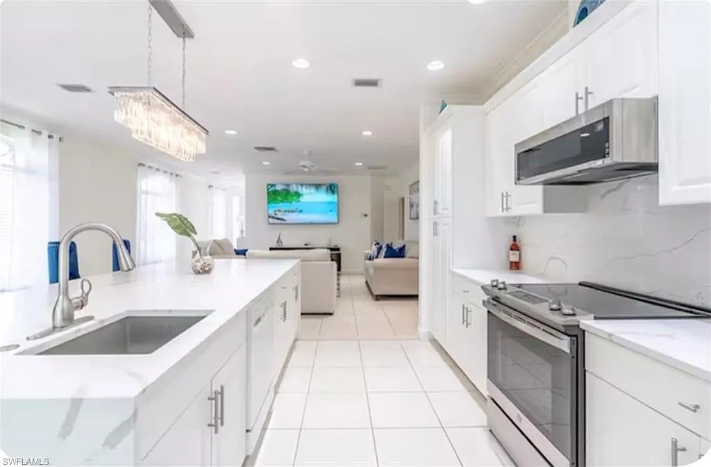 3 bed, 2.0 bath, 1800 sqft, $9,000 — Photo 2