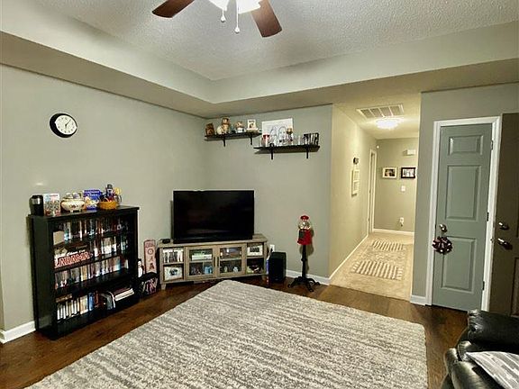 5th image of 224 NE Misty Cove Ct