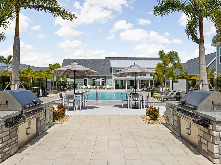 Palm Grove Luxury Apartments — Photo 27