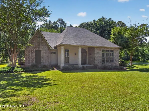 1043 Stonegate Dr, McComb, MS 39648
