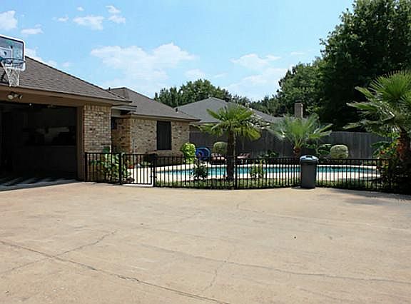 5th image of 3705 Windomere Dr