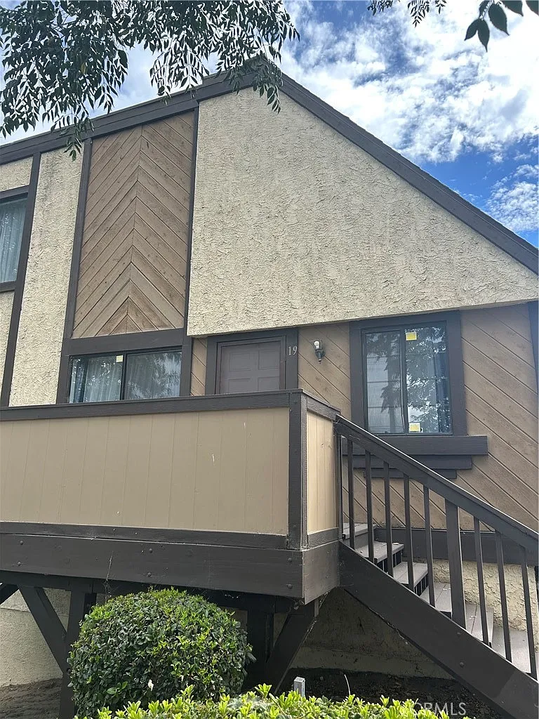2 bed, 1031 sqft, $3,100 — Photo 1