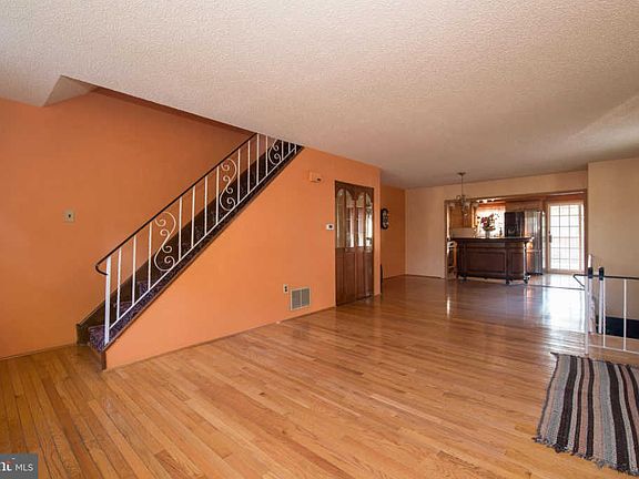 5th image of 8416 Glenloch St