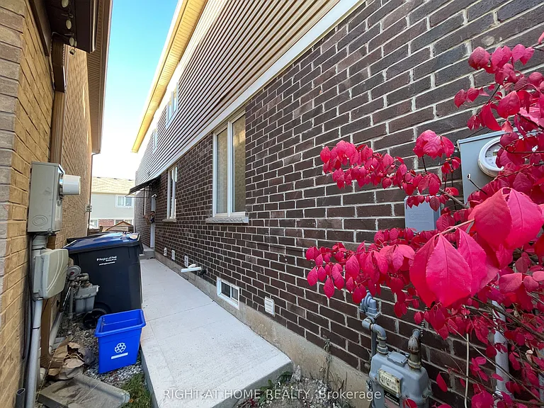 58 Meadowcrest Ln #LOWER — Photo 3