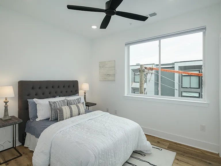 2621 W Oxford St #401 — Photo 17