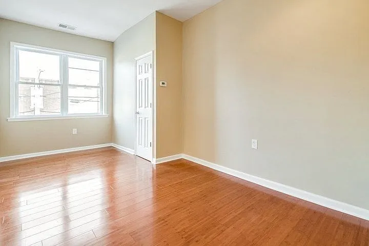 2501 Carpenter St #2 — Photo 7