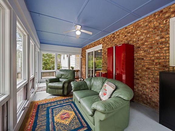 4th image of 5904 Deblyn Ave
