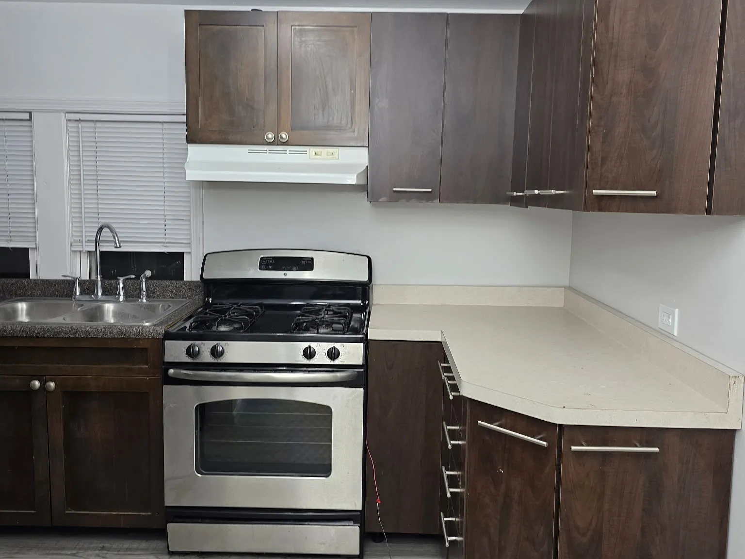 1 bed, 900 sqft, $1,150 — Photo 2