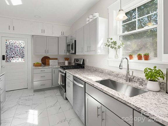 3rd image of 10 Madison Ave
