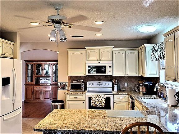 3rd image of 156 Palermo Pl