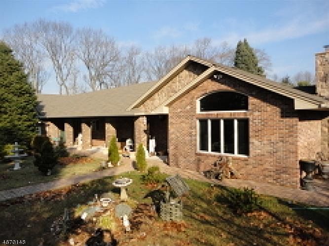 1st image of 31 Manor Dr
