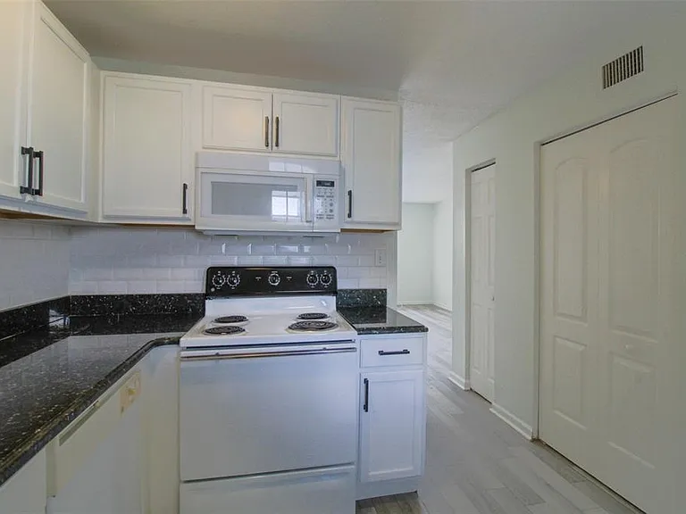 201 Poinsettia Pine Ct #202 — Photo 6