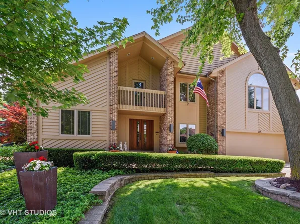 215 E Ryan Ct, Arlington Heights, IL 60005