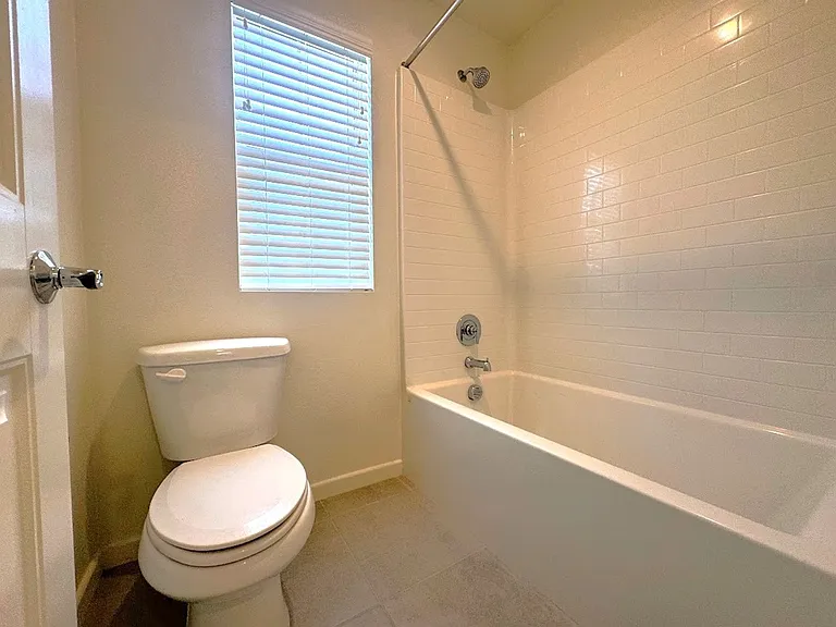 1014 W Buttercup Ln — Photo 31