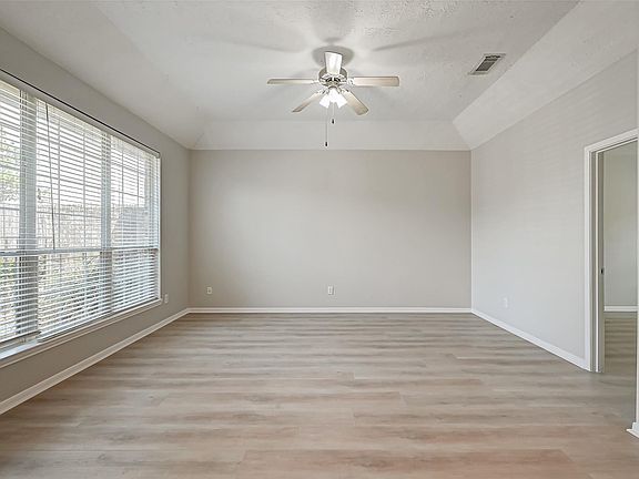 5th image of 717 Cedarwood Dr