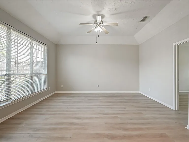 717 Cedarwood Dr — Photo 5