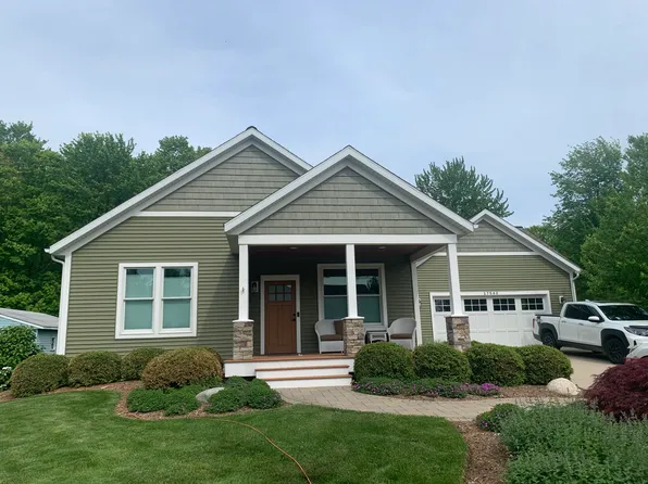 17540 Williams St, Spring Lake, MI 49456
