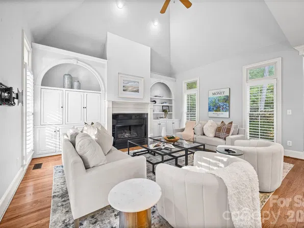 9331 Whispering Wind Dr, Charlotte, NC 28277