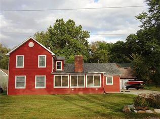 11663 Algonquin Dr, Pinckney, MI