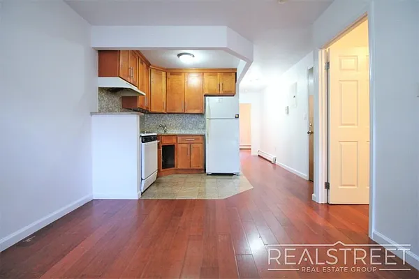 Rented by Real Street Inc | media 4