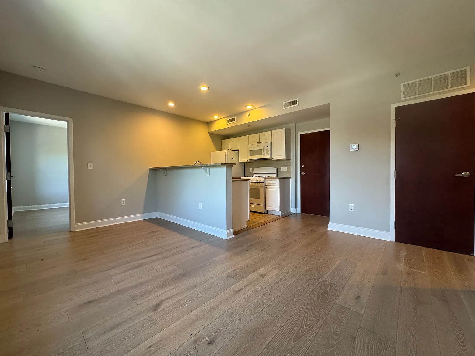 2 bed, 800 sqft, $1,545 — Photo 2