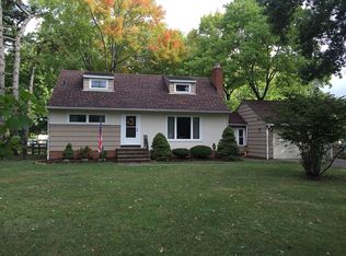 1133 E Ridgewood Dr, Seven Hills, OH 44131