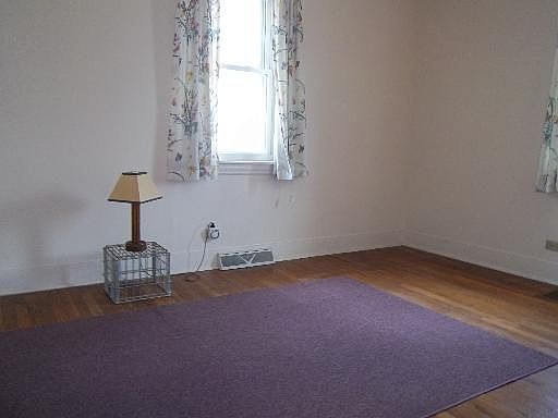 5th image of 453 N Catalpa Ave
