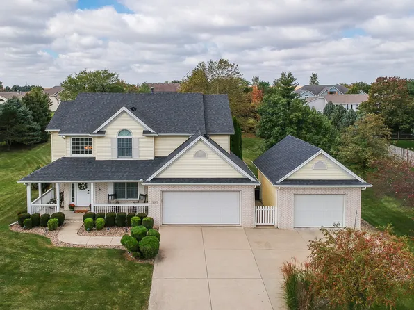 108 Prancer Dr, Heyworth, IL 61745