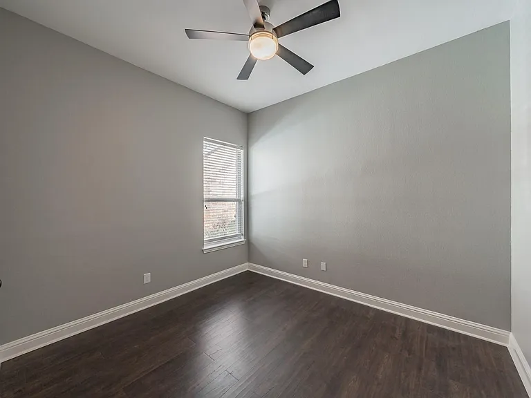 4548 Shamrock Dr — Photo 18