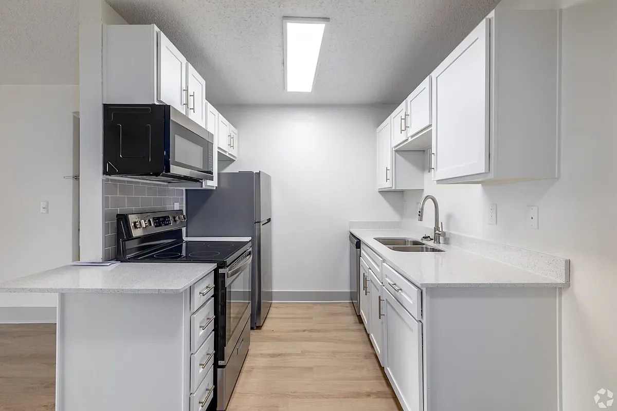 Stoney Trace Apartments — Photo 1