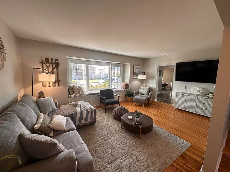 611 N Delavan Ave — Photo 4