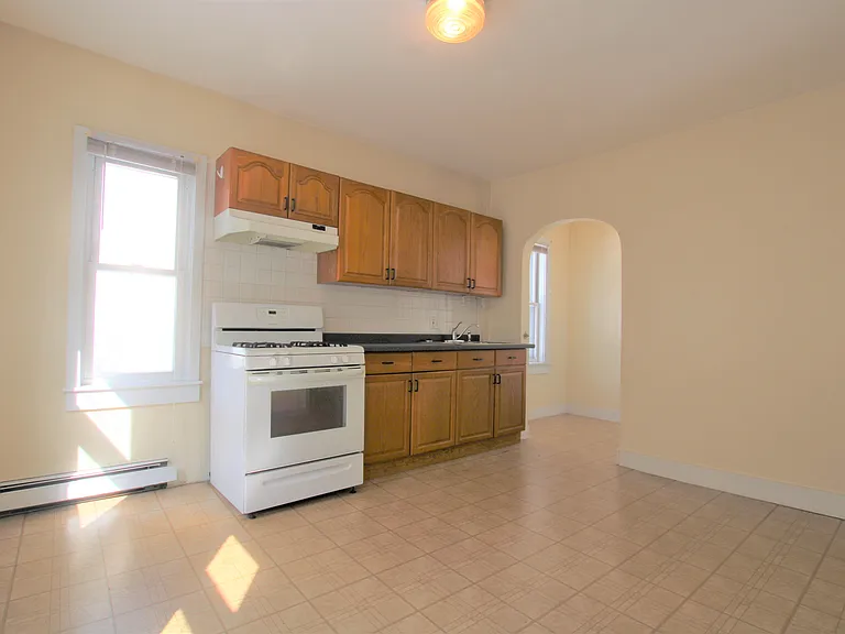 35 Danforth St #2 — Photo 8