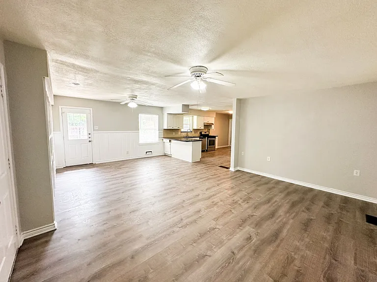 6461 Danbury Ln — Photo 20