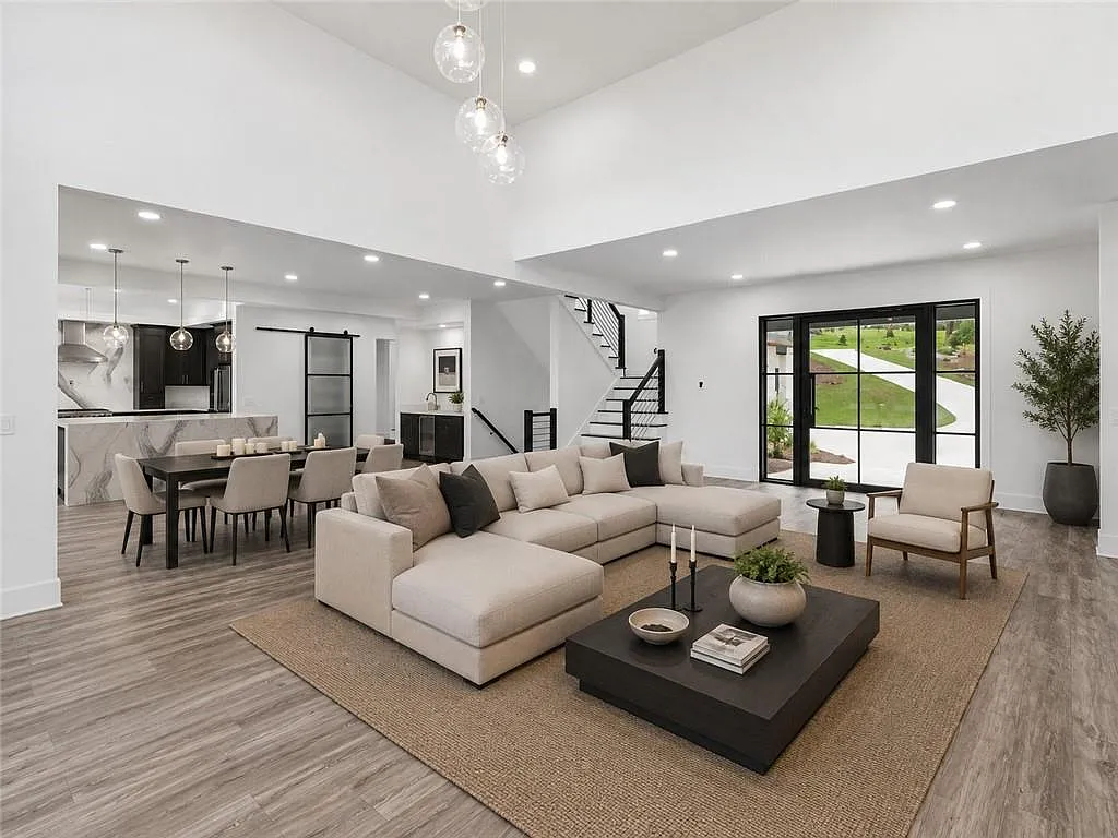 4 bed, 4.5 bath, 5200 sqft, $22,000 — Photo 3