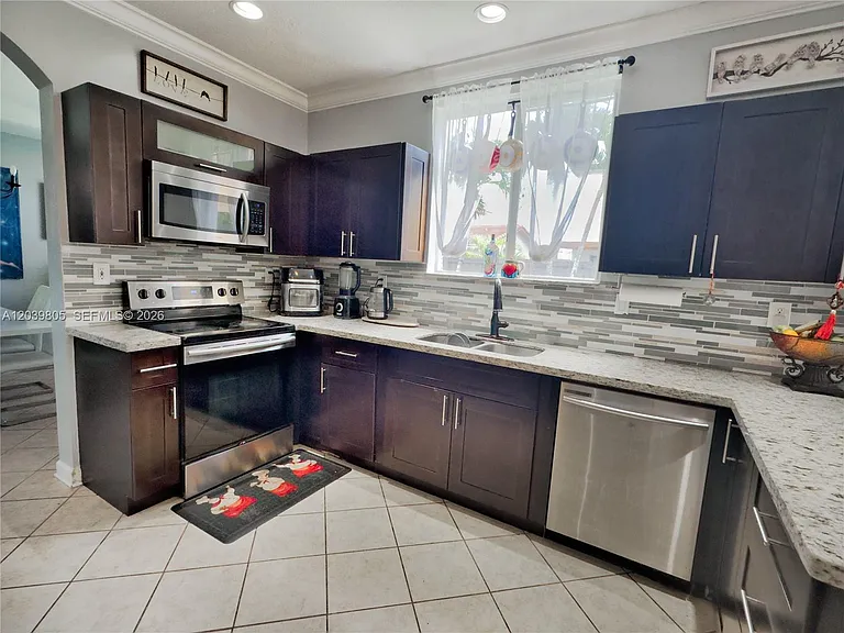 2105 NE 38th Rd — Photo 13
