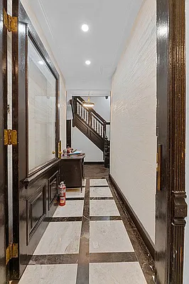 Rented by REAL New York | media 17