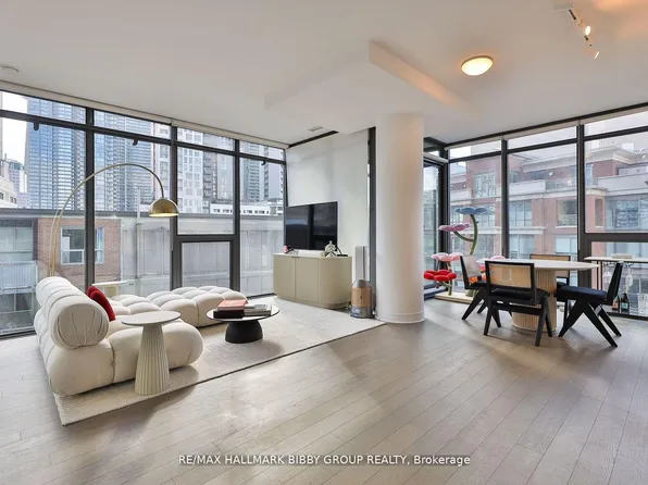 15 Beverley St #710, Toronto, ON M5T 0B3