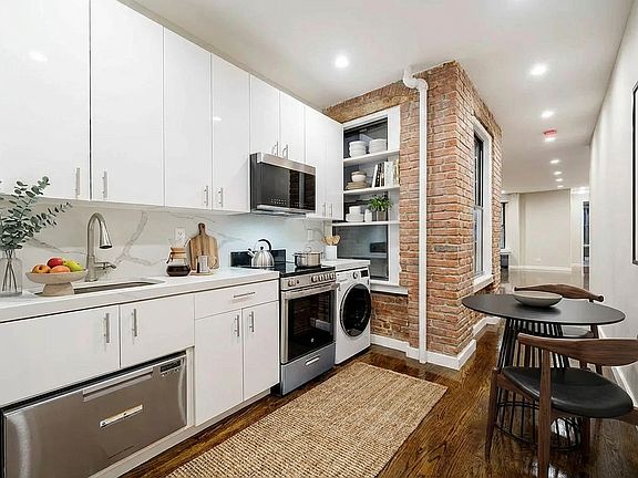 3rd image of 312 W 21st St #5E
