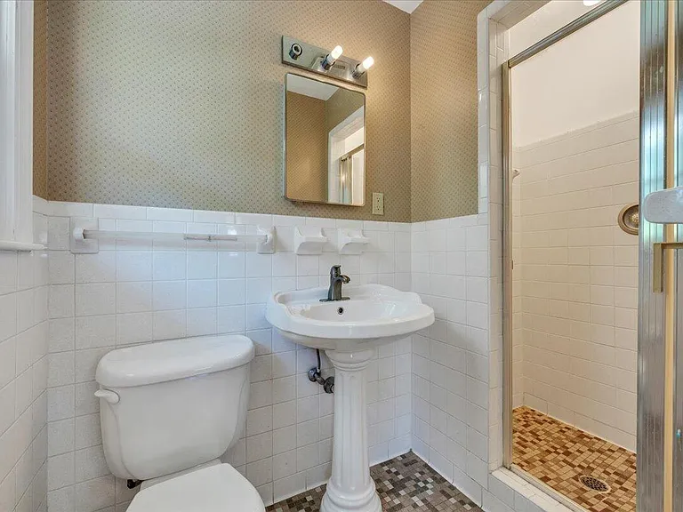 1814 Pelham Dr — Photo 24