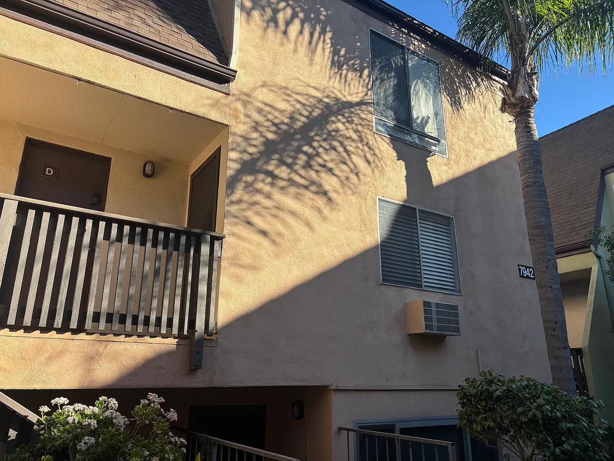 Building Photo - 7942 Mission Center Ct #C