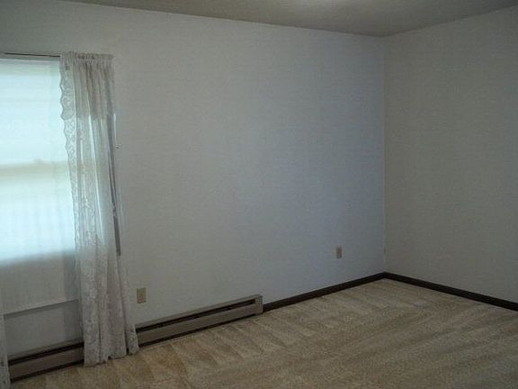 5th image of 806 Greenway Dr