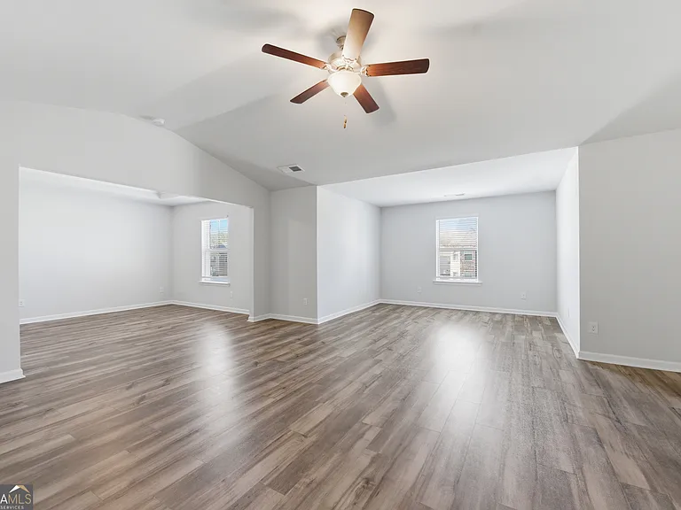 303 Eleanora Xing — Photo 36
