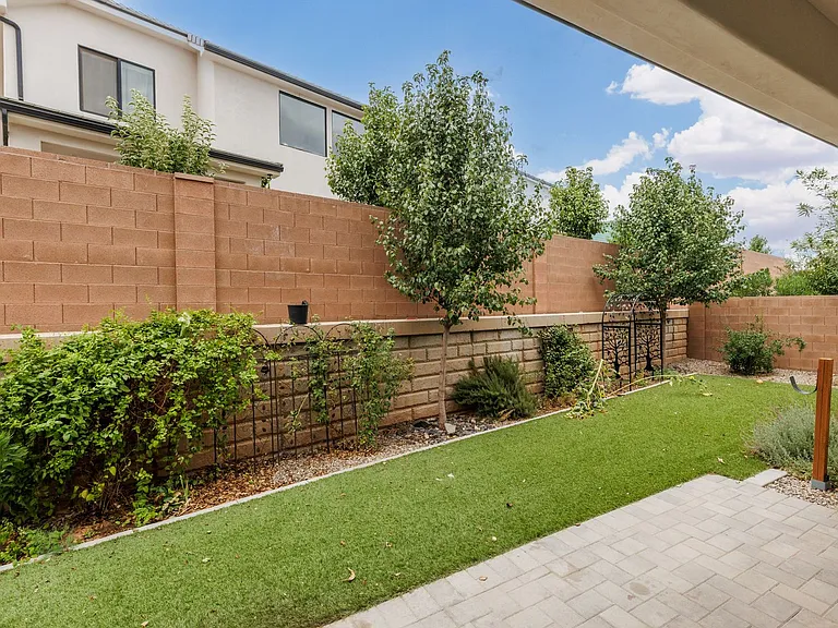334 S Water Course Dr — Photo 6