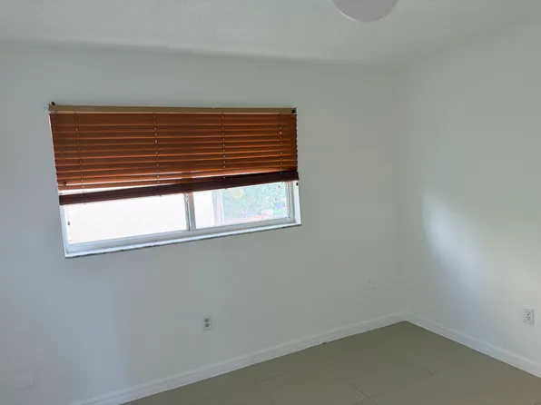 669 SW 37th Ave APT 206, Miami, FL 33135