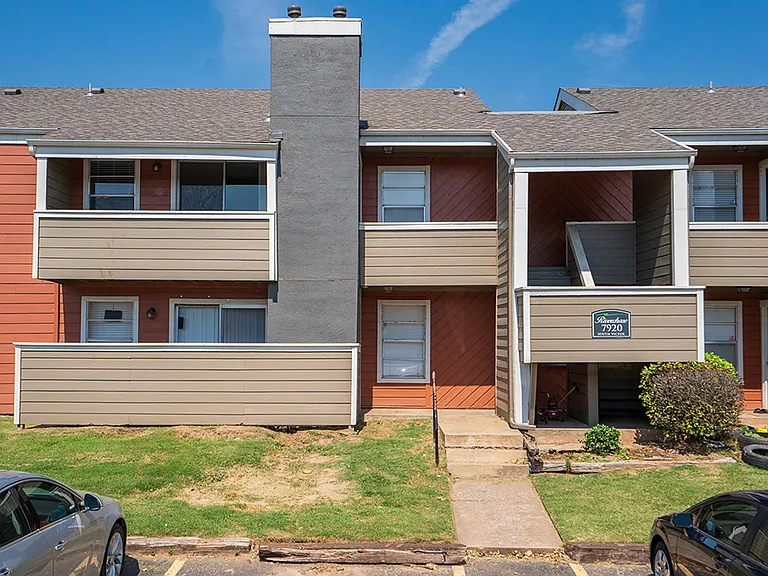 Riverchase Apartments — Photo 32
