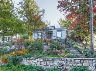 1309 Main St, Parkville, MO 64152