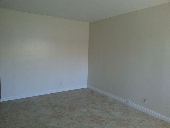 4th image of 1054 N Pershing Ave