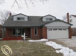 2510 Cambridge St, Trenton, MI 48183